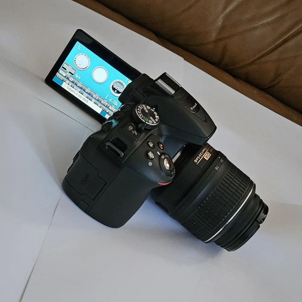 Nikon D5300 DSLR Camera 24.2MP With 18-55mm VR Lens +Charger.